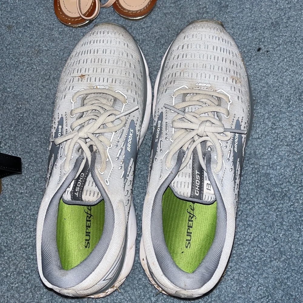 Brooks tennis shoes